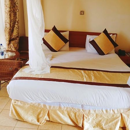 Golden Gates Hotel Thuthuriki Exterior photo