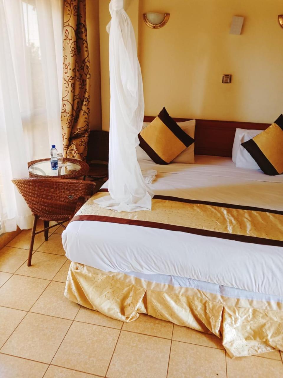 Golden Gates Hotel Thuthuriki Exterior photo