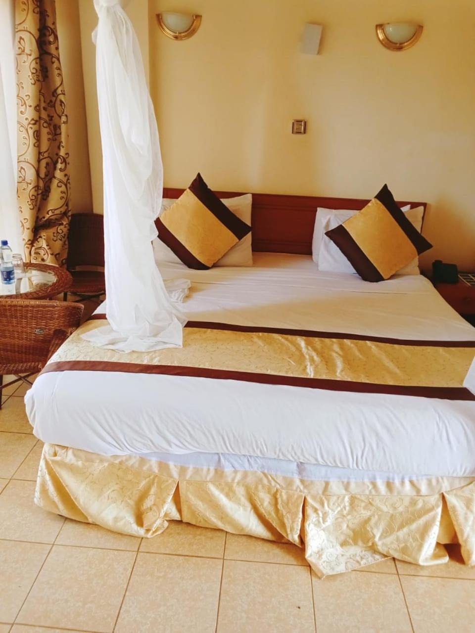 Golden Gates Hotel Thuthuriki Exterior photo
