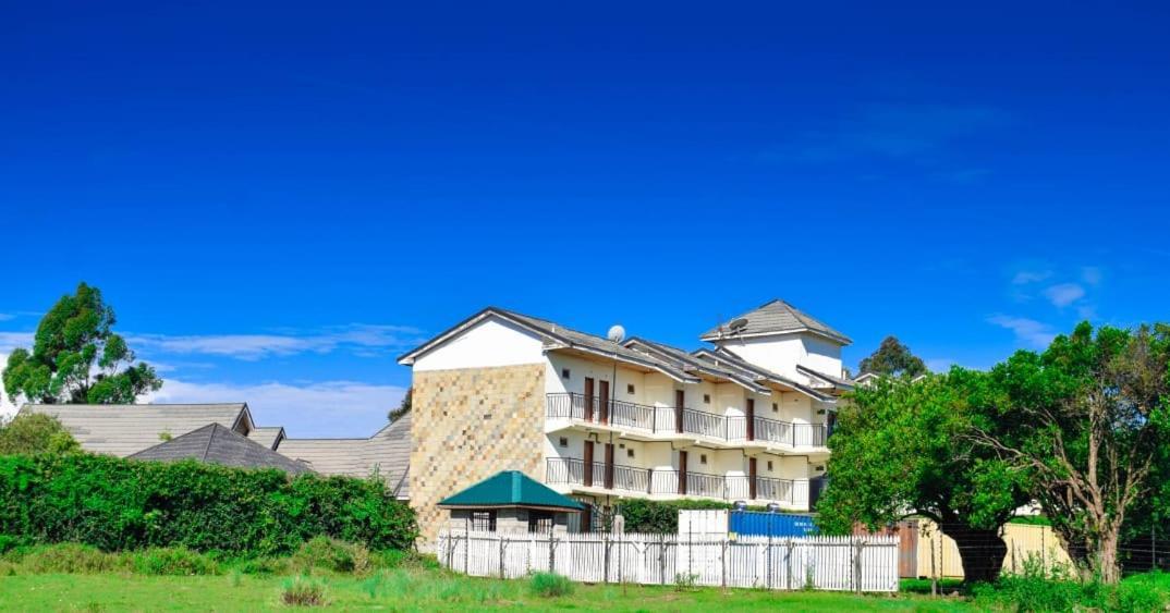 Golden Gates Hotel Thuthuriki Exterior photo